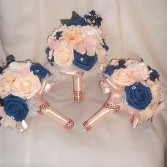 Bridal Bouquet and 3 bridesmaids bouquets - Picture 2 of 2